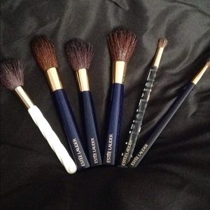 Estēe launder makeup brushes
